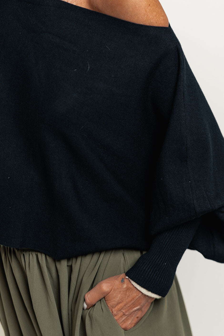 BLACK MARGIE SWEATER