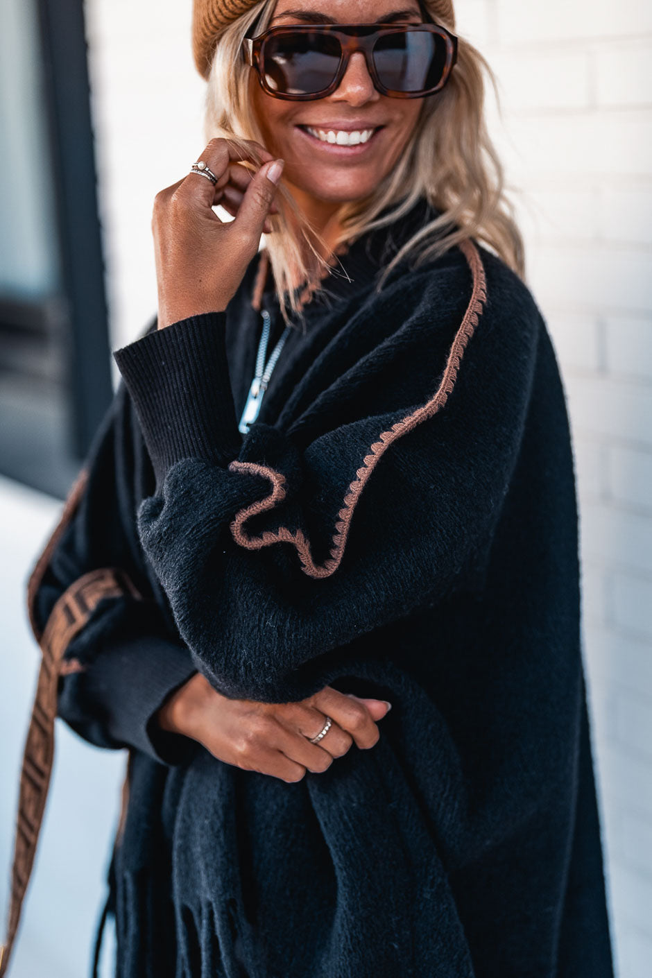 Grungemama Chelly black poncho