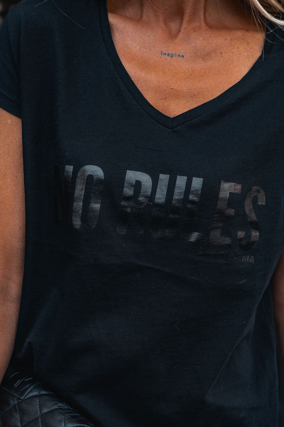 CAMISETA MAGIC NEGRA