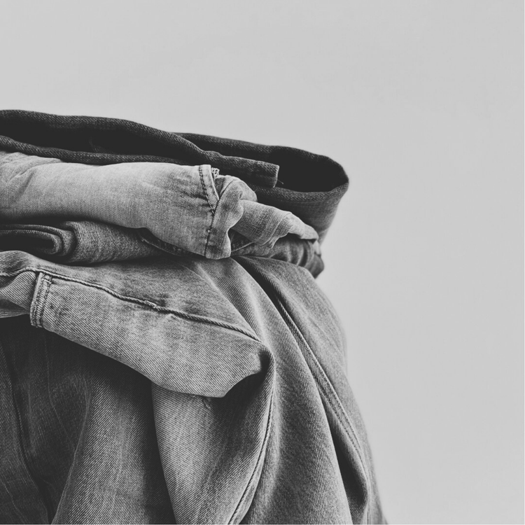 LE JEAN : TOUT CE QU’IL Y A À SAVOIR SUR CE CÉLÈBRE PANTALON