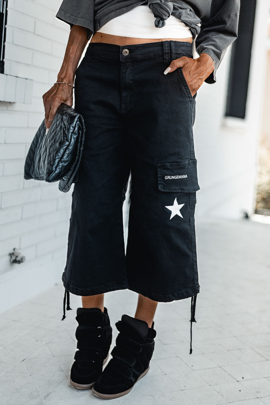 BLACK CAMY BERMUDA SHORTS