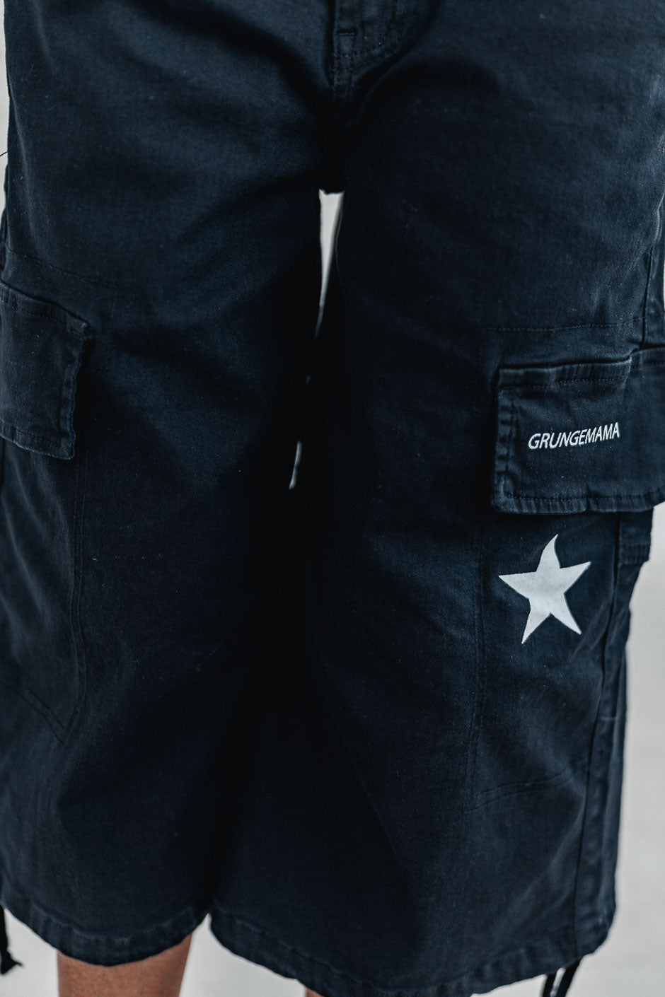 BLACK CAMY BERMUDA SHORTS