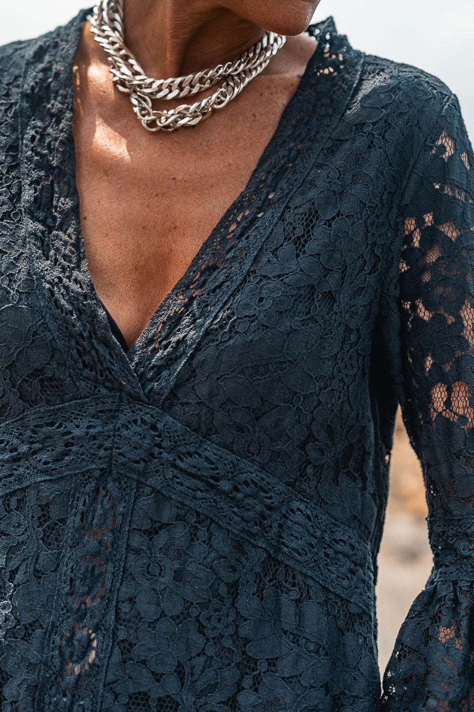 HEZZIE BLACK BLOUSE