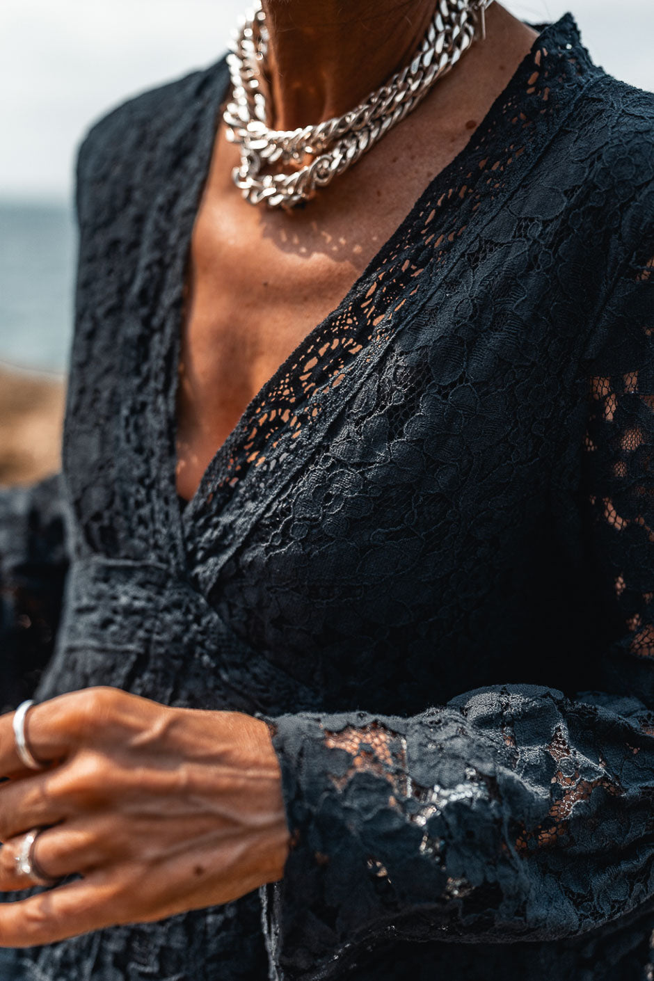 HEZZIE BLACK BLOUSE