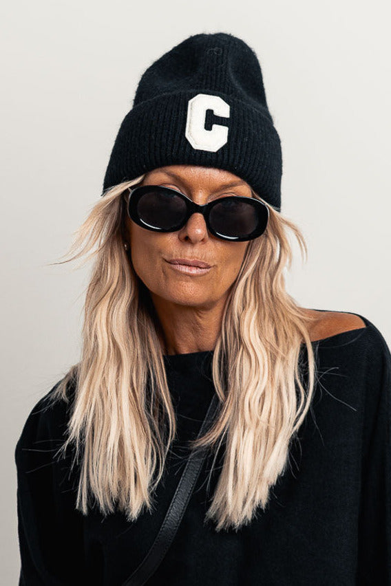 BLACK AND ECRU BEANIE C