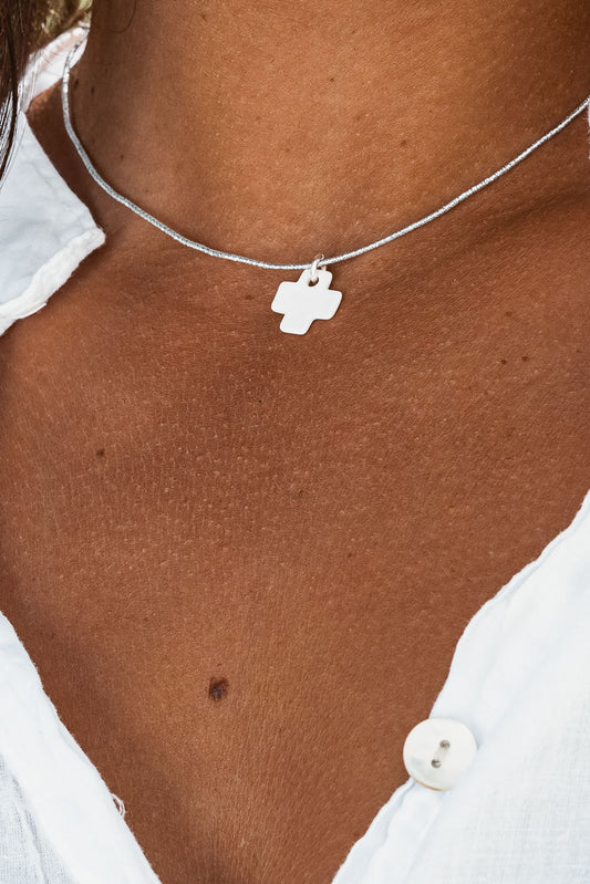 COLLAR CRUZ BLANCO