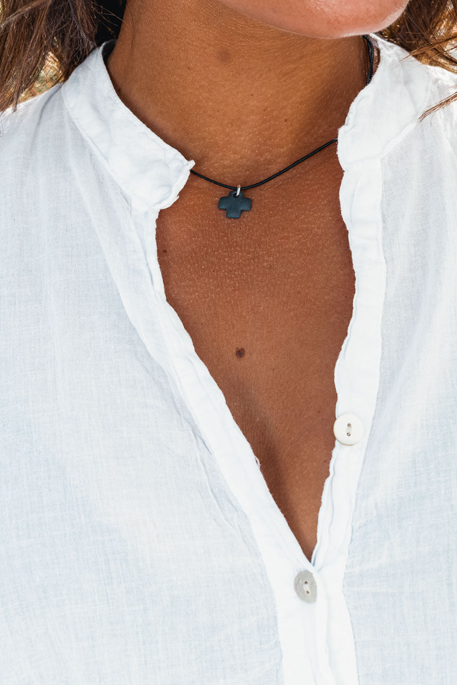 COLLAR CRUZ NEGRO