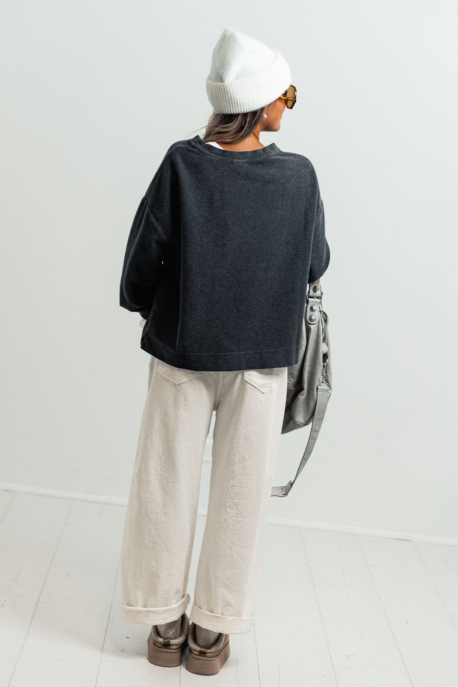 GREY CREWNECK SWEATSHIRT