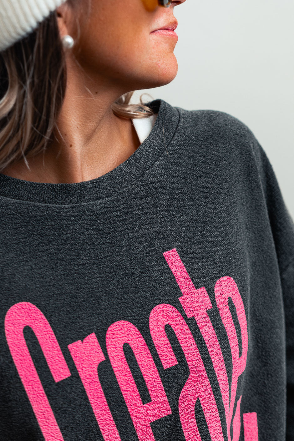 GREY CREWNECK SWEATSHIRT