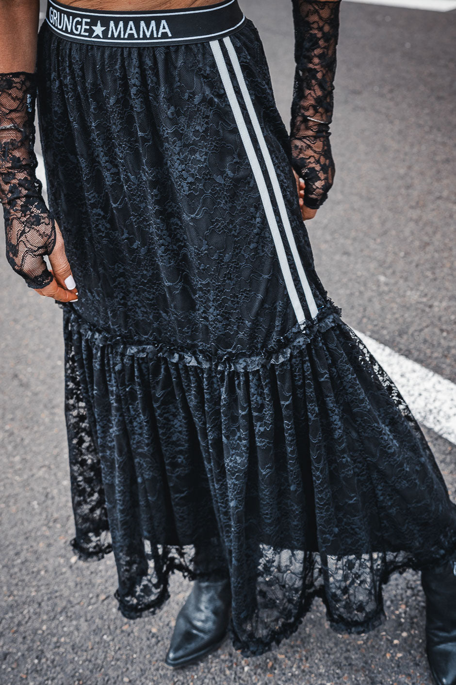 BLACK LOU UNDERSKIRT