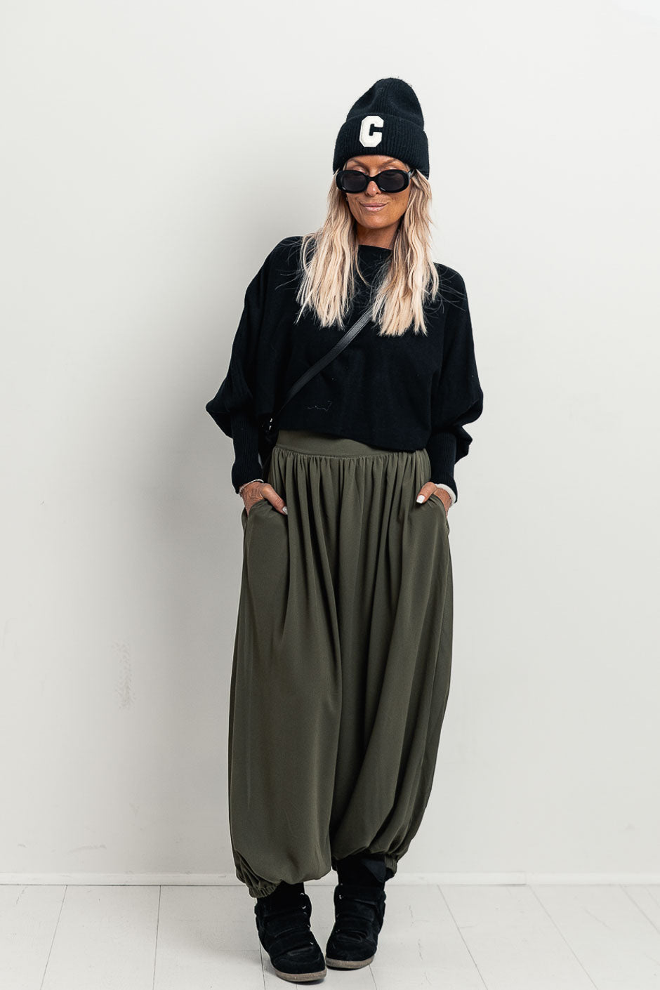 BLACK MARGIE SWEATER