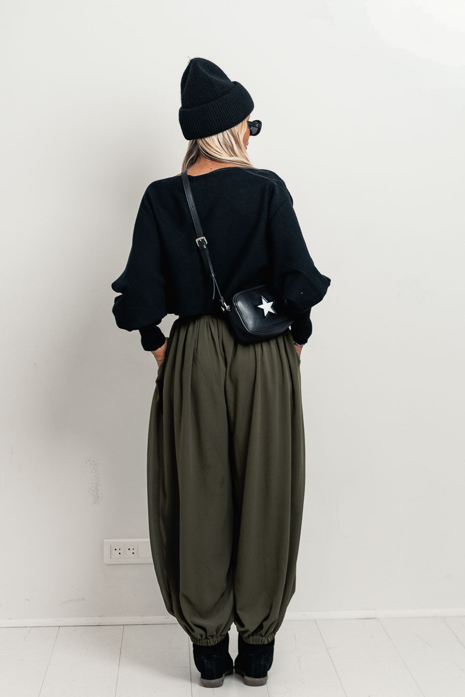 BLACK MARGIE SWEATER