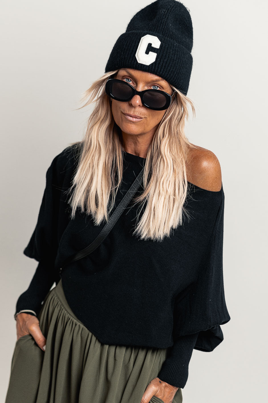 BLACK MARGIE SWEATER