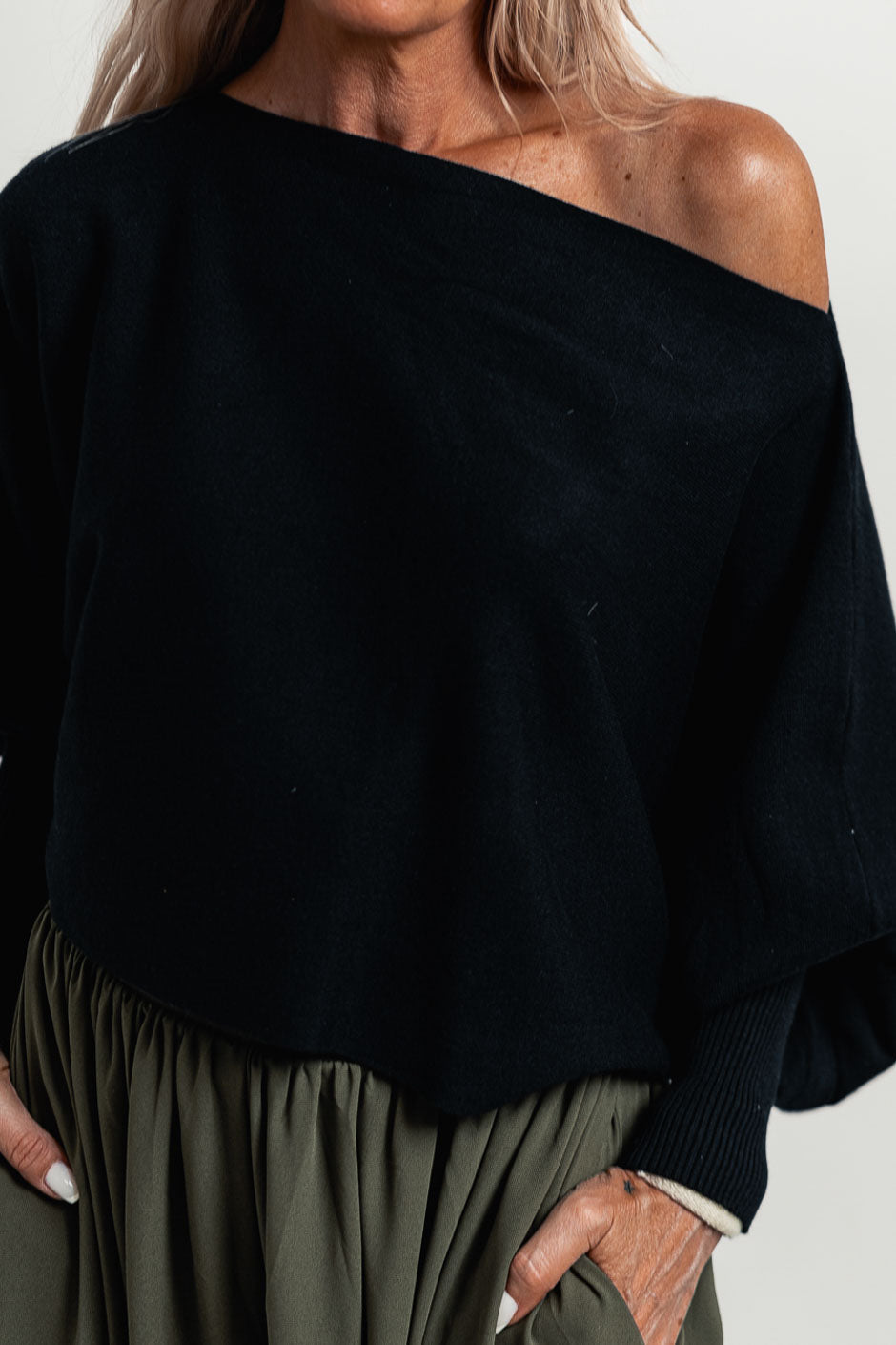 BLACK MARGIE SWEATER