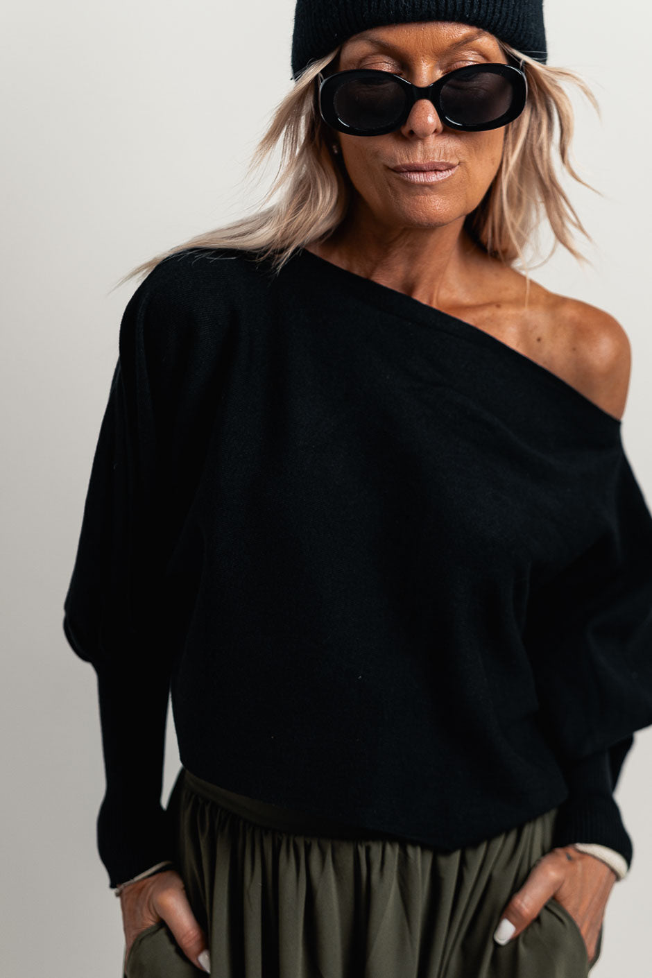 BLACK MARGIE SWEATER