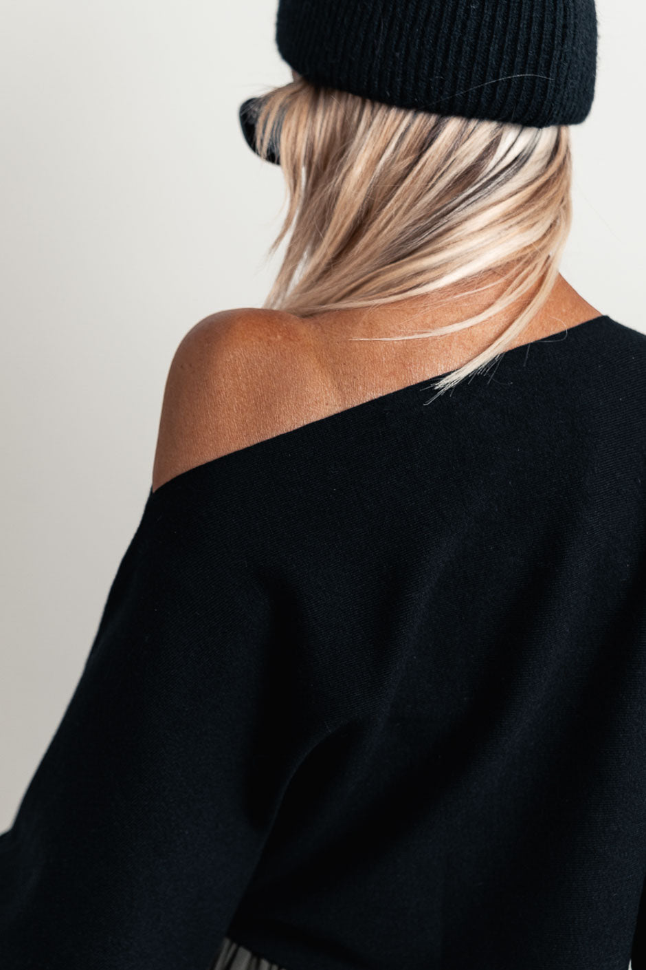 BLACK MARGIE SWEATER