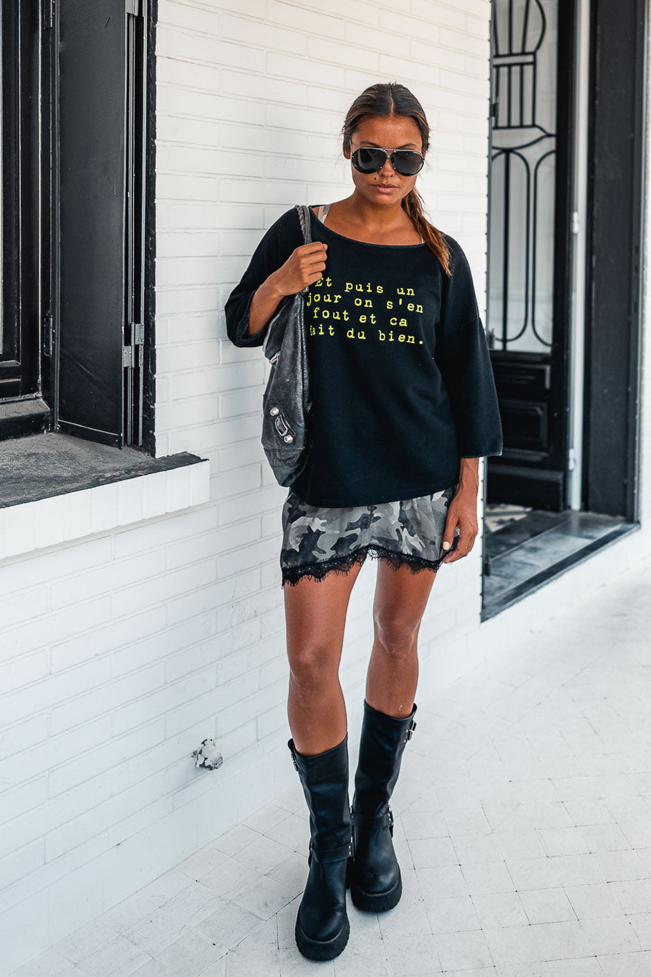 BLACK MOOD SWEATER