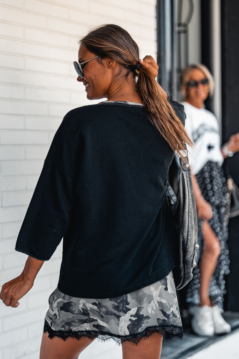 BLACK MOOD SWEATER