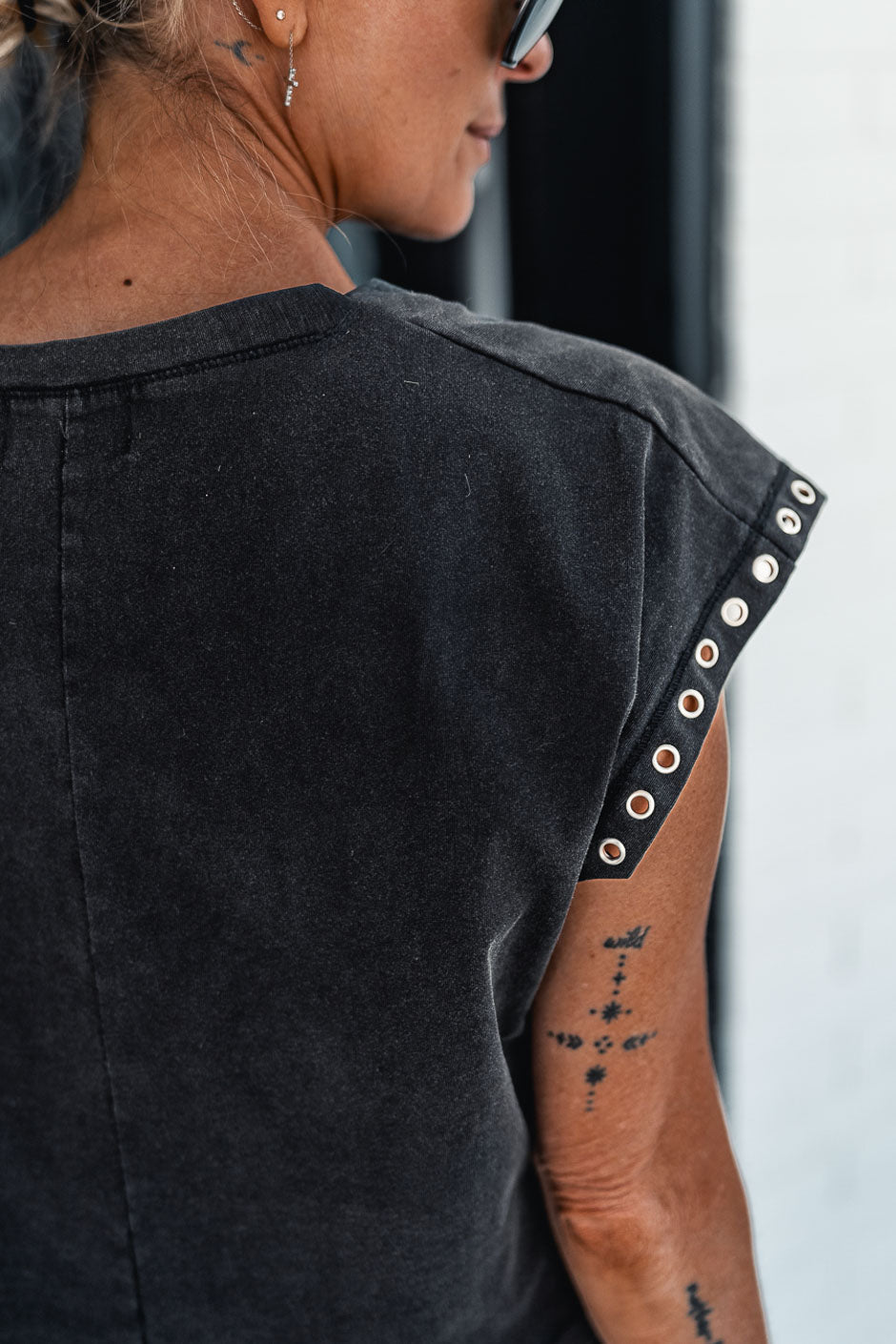 CAMISETA DEVON NEGRA