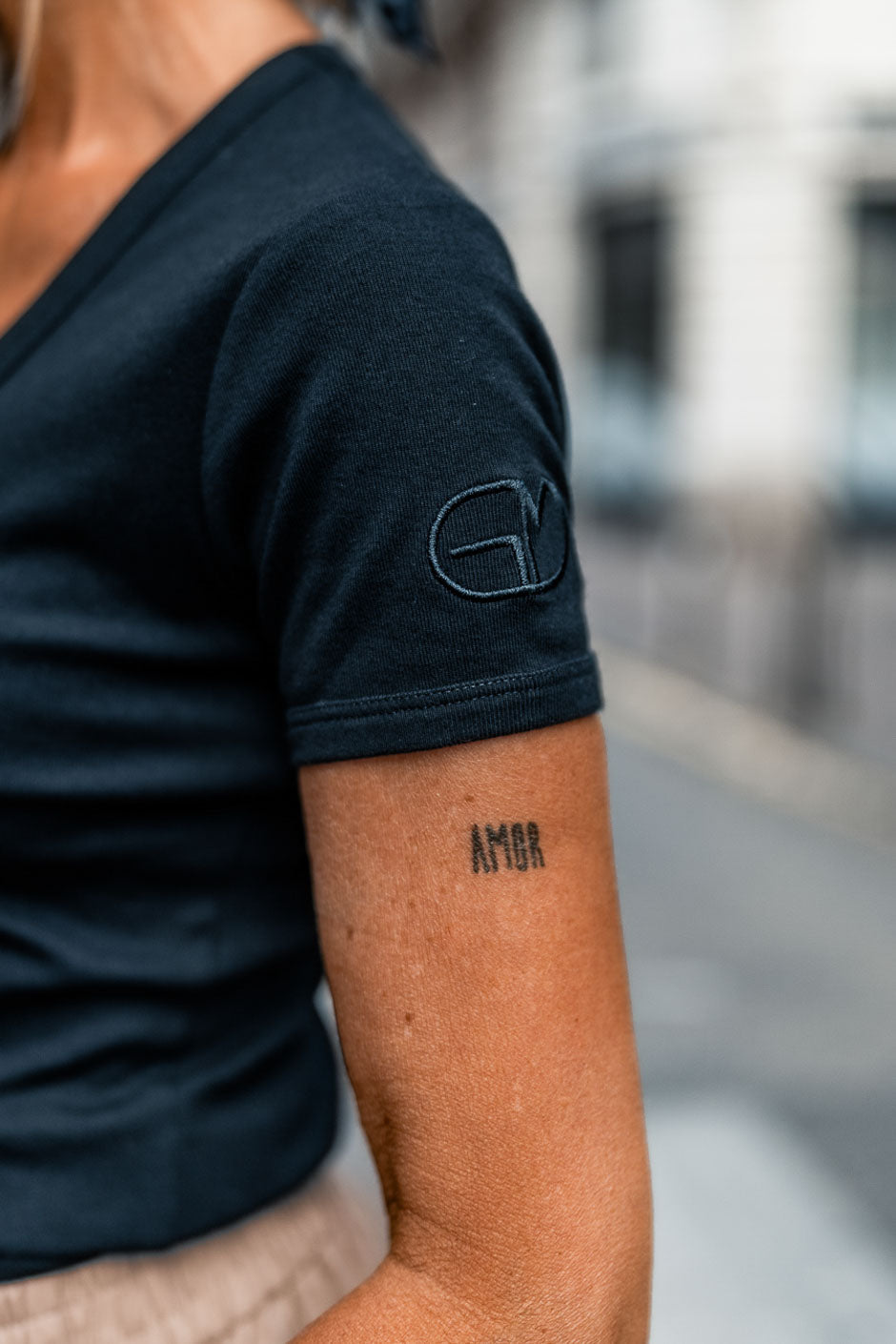 T-SHIRT IZA NOIR