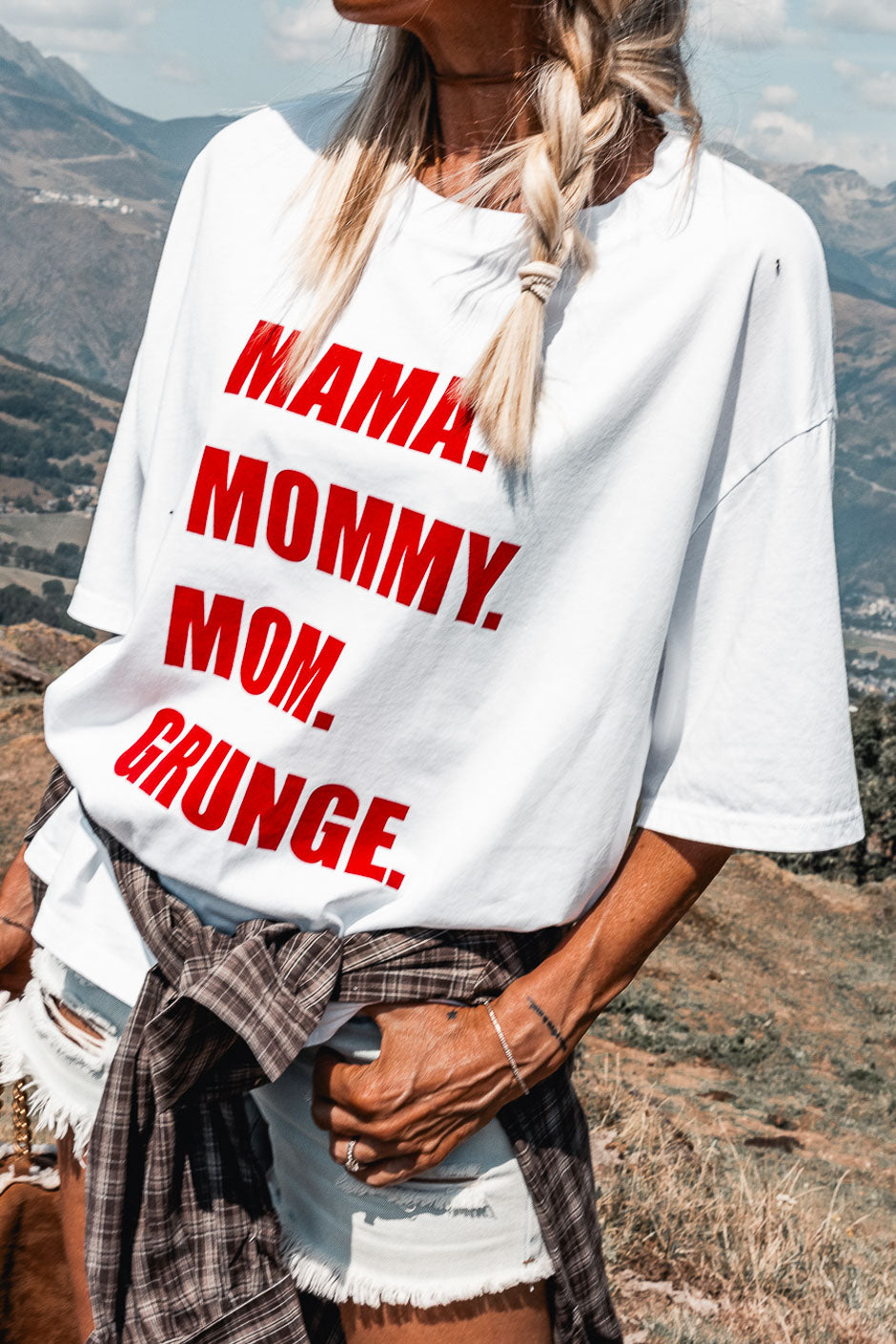 WHITE MOMMY T-SHIRT