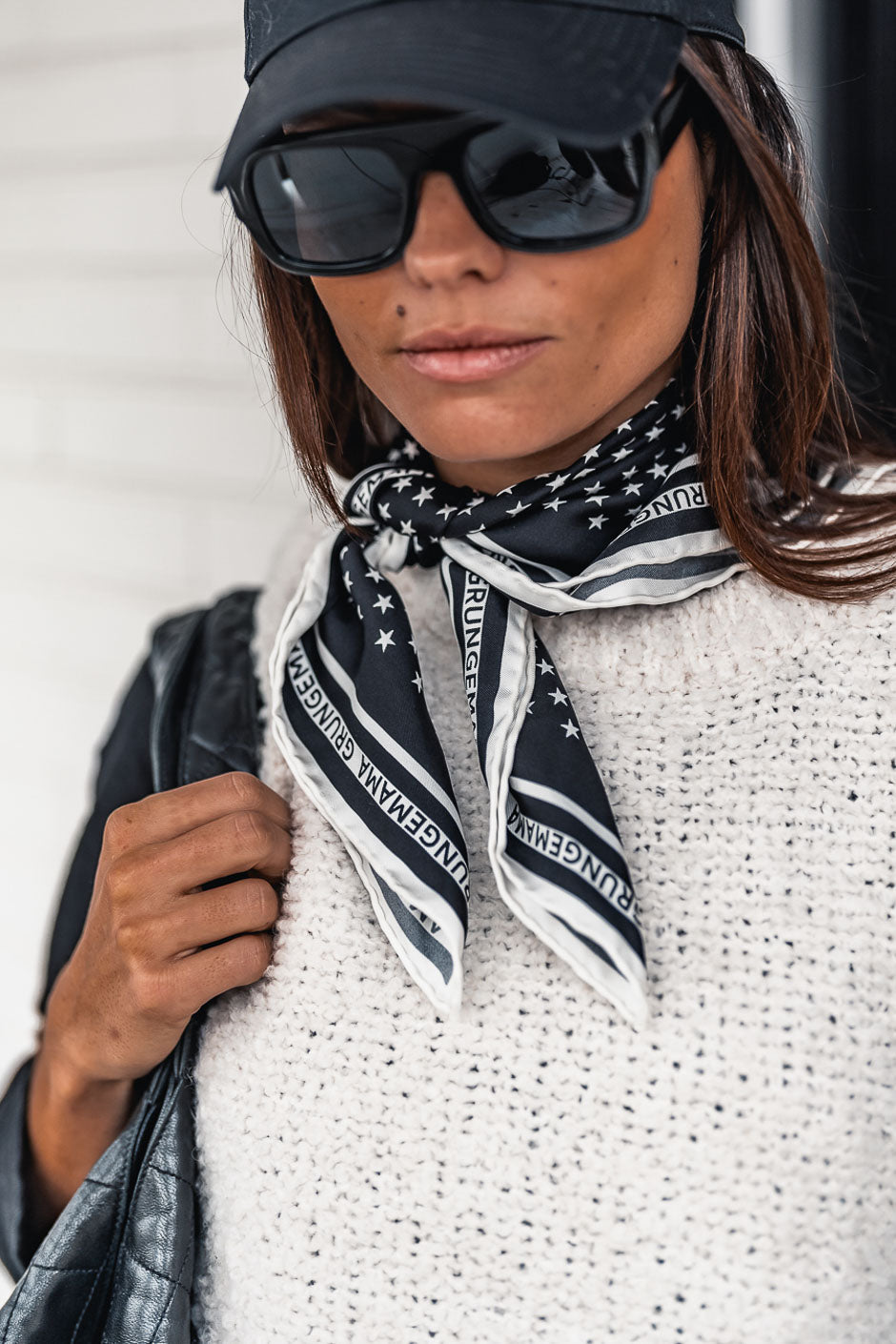 Grungemama Big Star black scarf