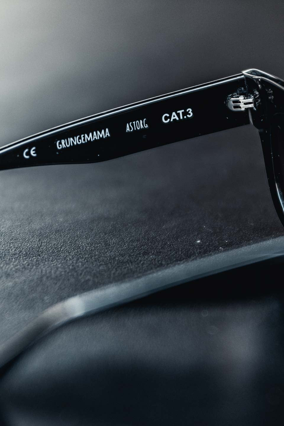 Lunettes de soleil Grungemama Ellen noir