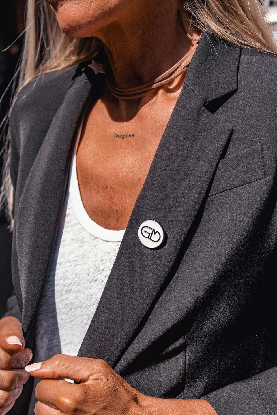 Pin's Grungemama logo GM blanc