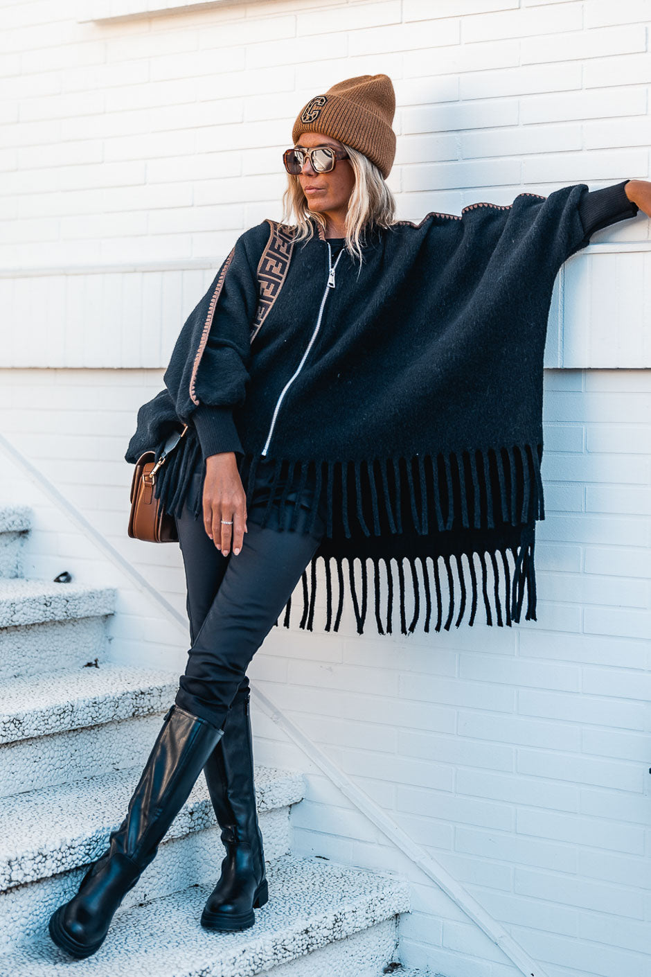 Grungemama Chelly black poncho