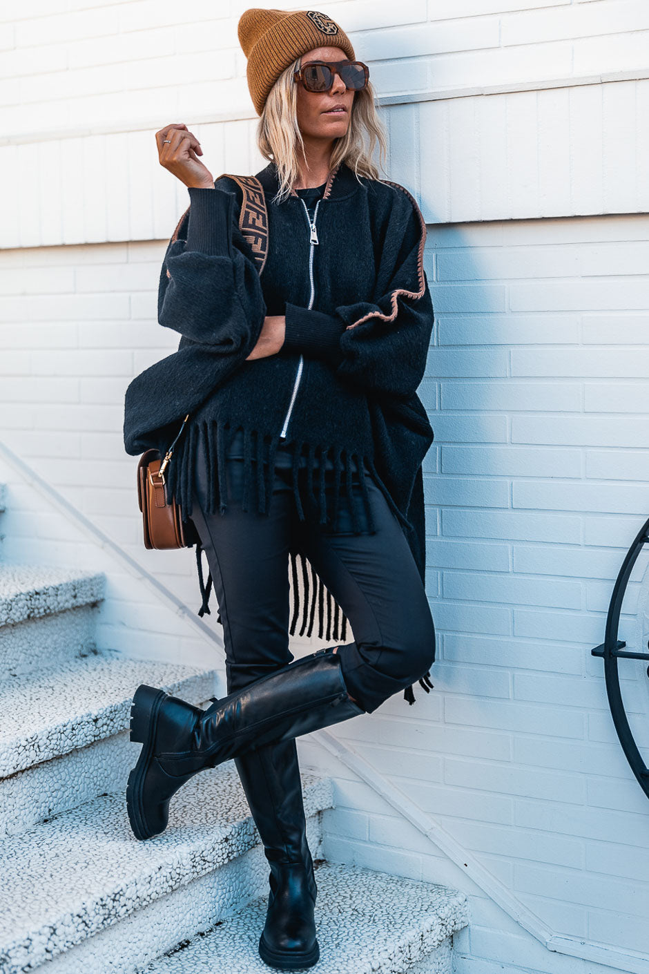 Grungemama Chelly black poncho