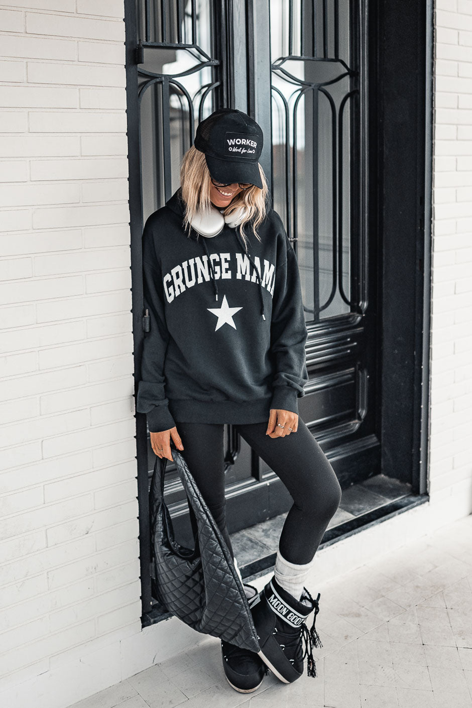 ICONIC BLACK SWEATSHIRT