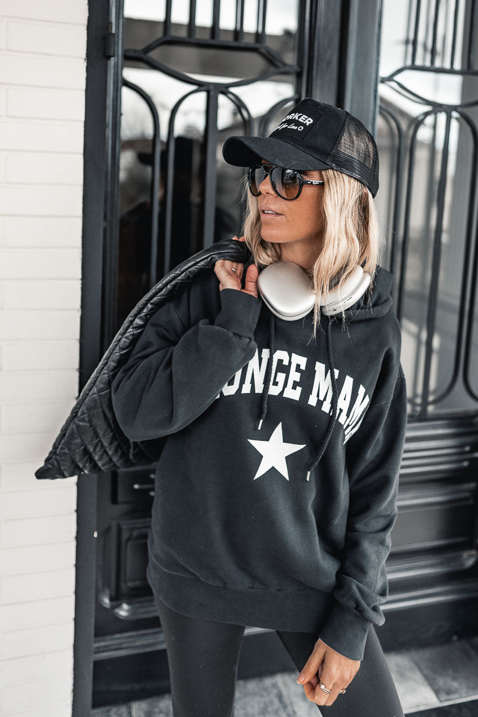 ICONIC BLACK SWEATSHIRT