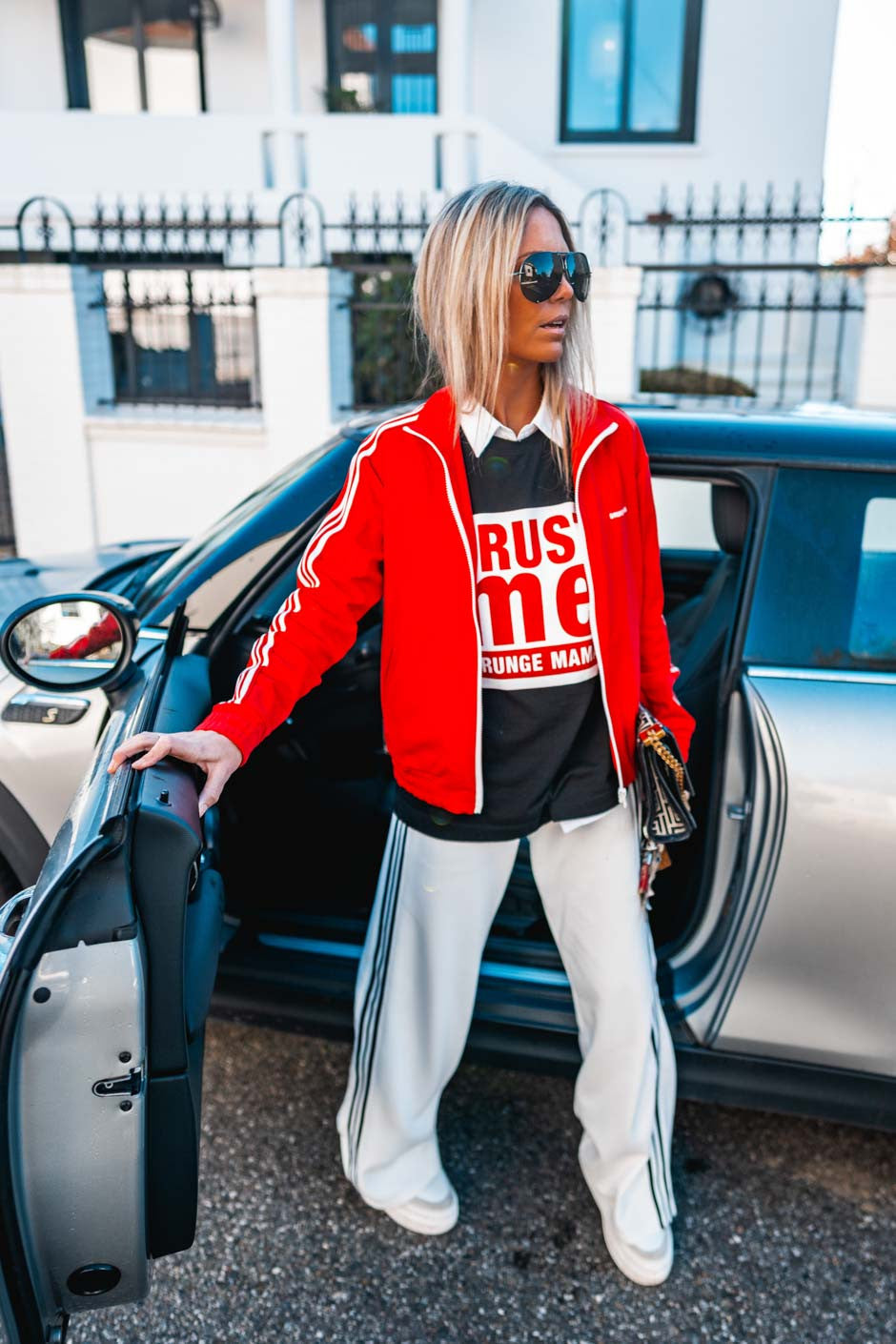 T-shirt Grungemama Trust me noir