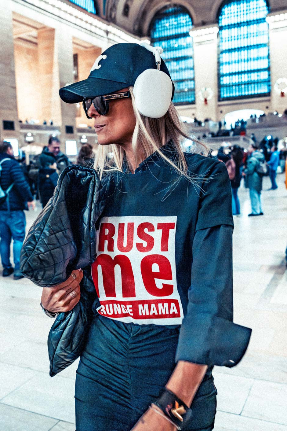 T-shirt Grungemama Trust me noir