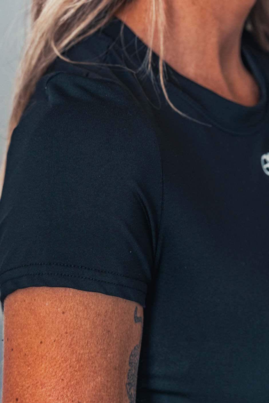 BLACK DEEP T-SHIRT